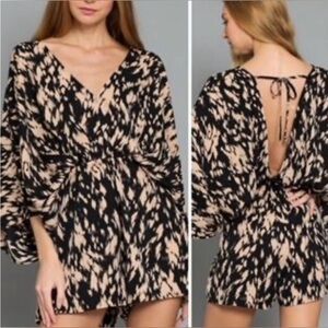 NWT Aakaa Romper, Size Small